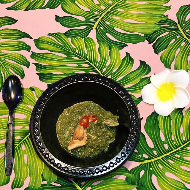 PoiDogPhilly's tweet photo. Chicken Lu’au with pickled chilies and coconut fried garlic. Last night’s @garcesfoundation Gala #thinklocalgivelocal.
.
.
. #eeeeeats https://t.co/DoBxVeltqT https://t.co/DOePanmdus