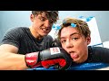 DieLochisUpdate's tweet photo. DER BOXKAMPF 😱🥊 (nicht nachmachen !!) - LOCHI VS. LOCHI: https://t.co/bY8UIvpRHV von @DieLochis #DieLochis https://t.co/MACJ1YawQ5