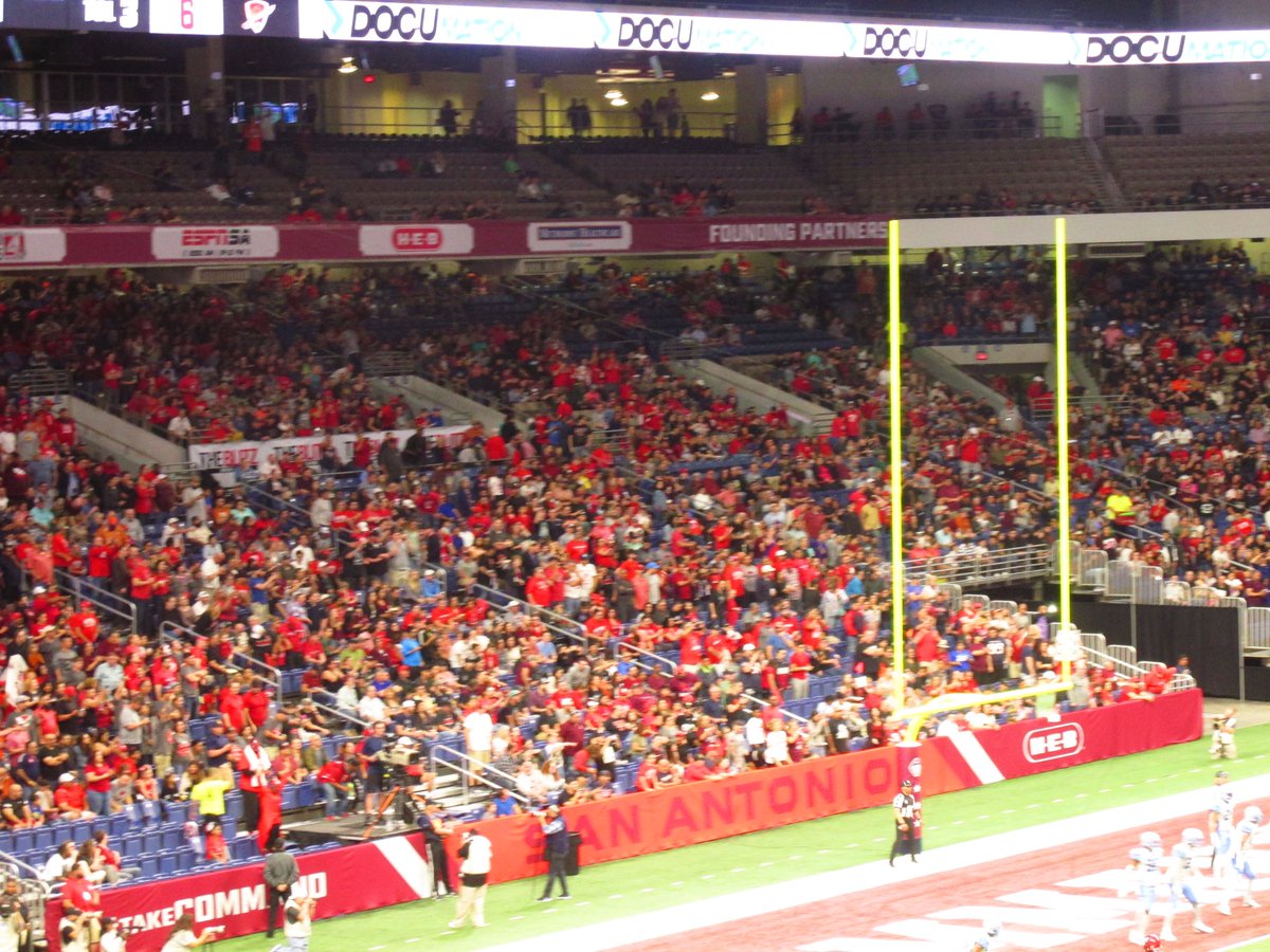 EricMoreno6477's tweet photo. At the @Alamodome, the @aafcommanders have grown a rabid, passionate fan base. Read all about it here: https://t.co/SwT1UxYRjC via @StadiumJourney #AAFCommanders #TakeCommand https://t.co/AH3hX7Bmfj