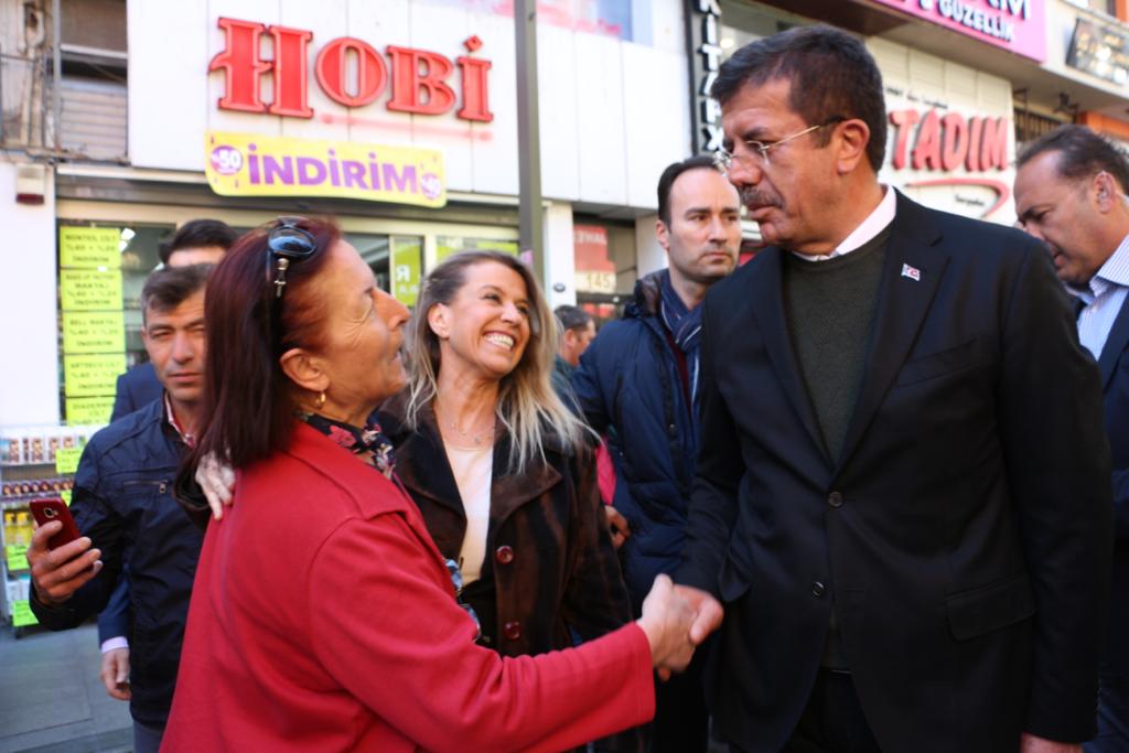 MacAyda's tweet photo. İzmir Büyükşehir Belediye Başkan Adayımız Sayın Nihat Zeybekci ve kıymetli eşi Ayşen Zeybekci ile birlikte Karşıyaka Çarşımızda hemşehrilerimizle buluştuk. https://t.co/Bk4SqkTFV9