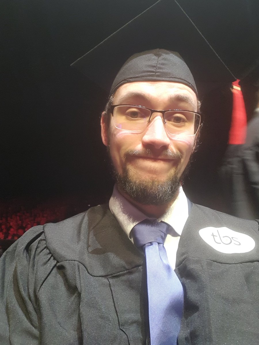 YataaSync's tweet photo. #GraduationTBS
...
Bientôt ce sera nous #MIHT https://t.co/7z7BVZ1CmT