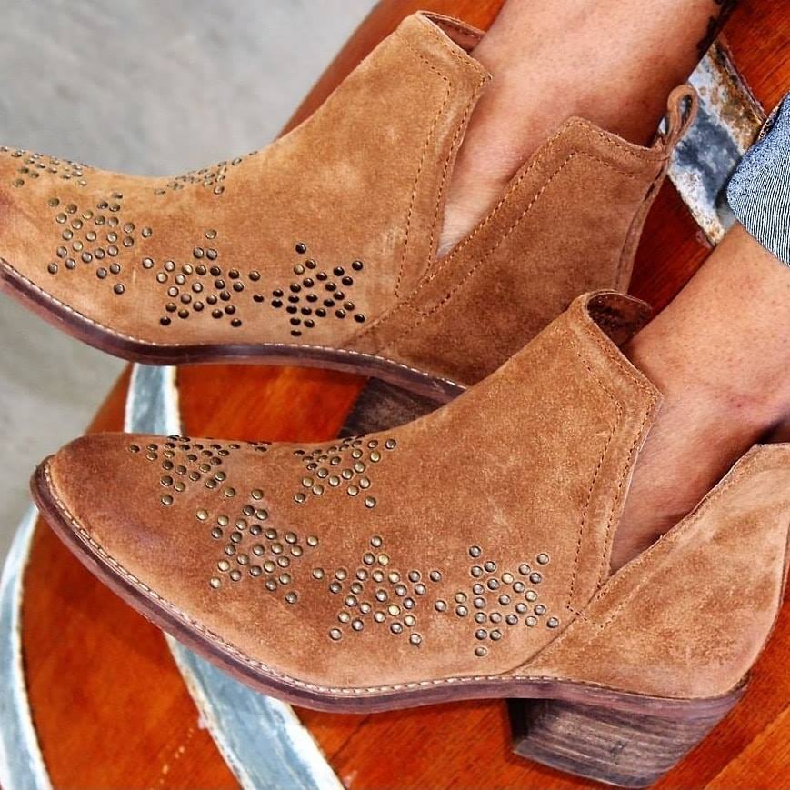 DibaTrue's tweet photo. Stars align when wearing OTHER WISE by @dibatrue #booties #studdedbooties #dibatrue #musthave #newshoes #igers #bloggers #coolshoes #shop https://t.co/lxlnElpuDL https://t.co/T8WtMZ9bQU