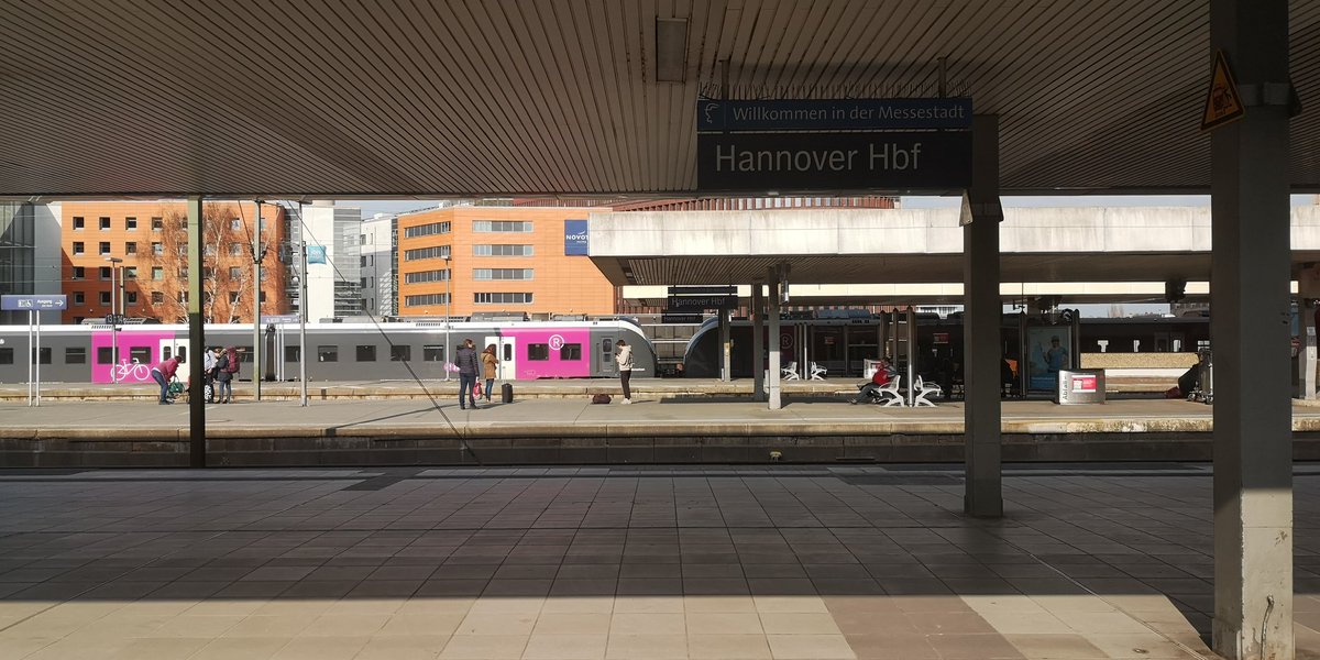 despod's tweet photo. Hannover Hauptbahnhof #IC145 https://t.co/m3z0rIF7OG