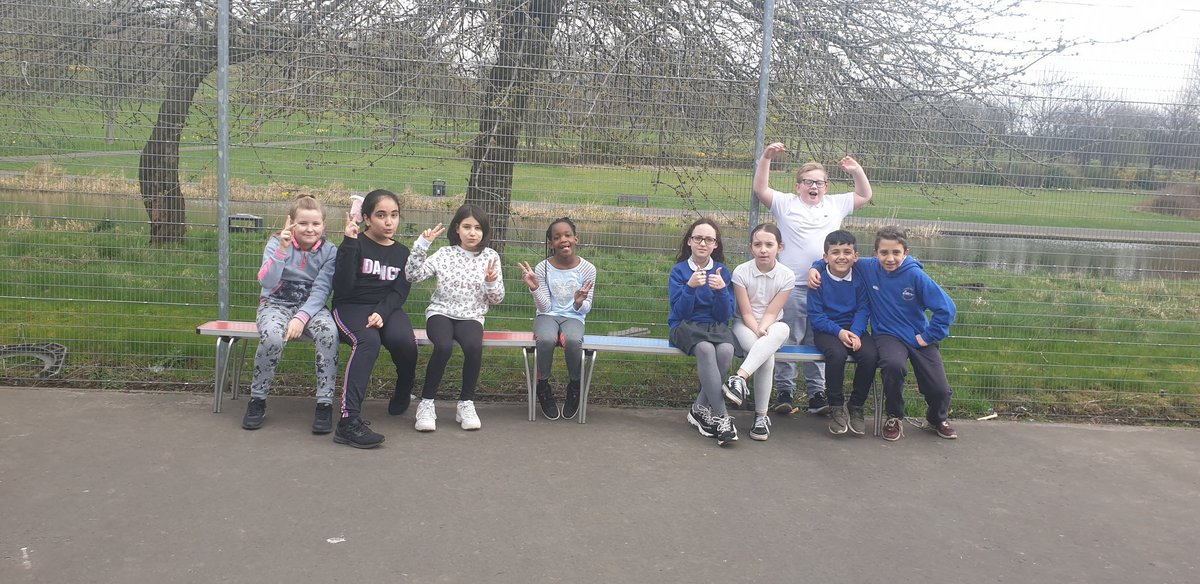 MrsPSmith7's tweet image. We had great fun at outdoor learning day.  Sports leaders helped to set up an obstacle course.  #outdoorlearning
 #obstacle #wecandoit