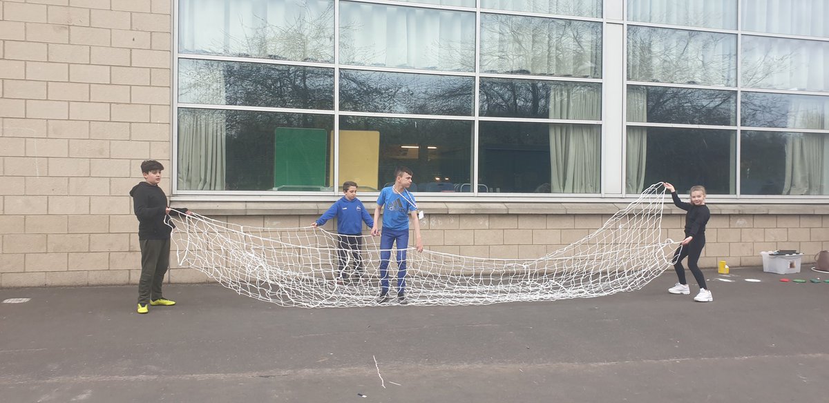 MrsPSmith7's tweet image. We had great fun at outdoor learning day.  Sports leaders helped to set up an obstacle course.  #outdoorlearning
 #obstacle #wecandoit