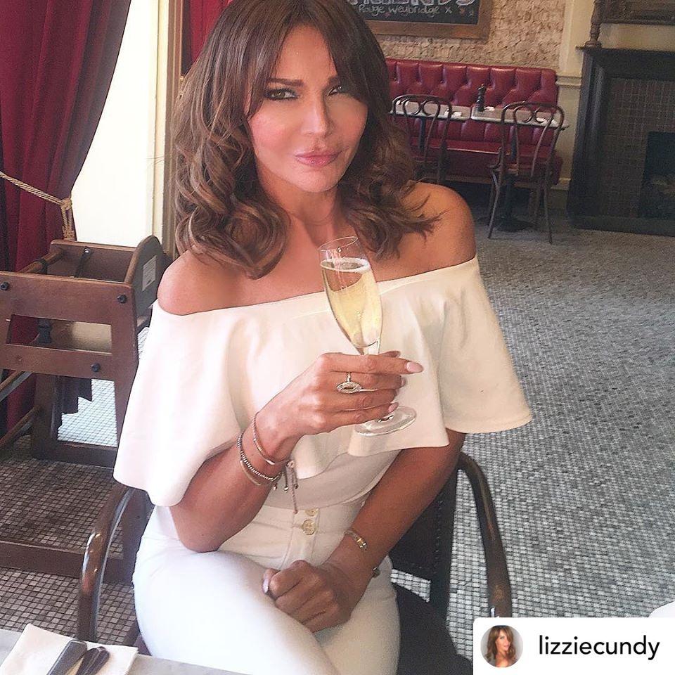LisaHarrisSkin's tweet photo. Repost • @lizziecundy Celebrating the amazing @lisaharris_skinscience new signature facial making your skin glow and refreshed #facial #coollaser #beauty https://t.co/BXBOYHmwOA