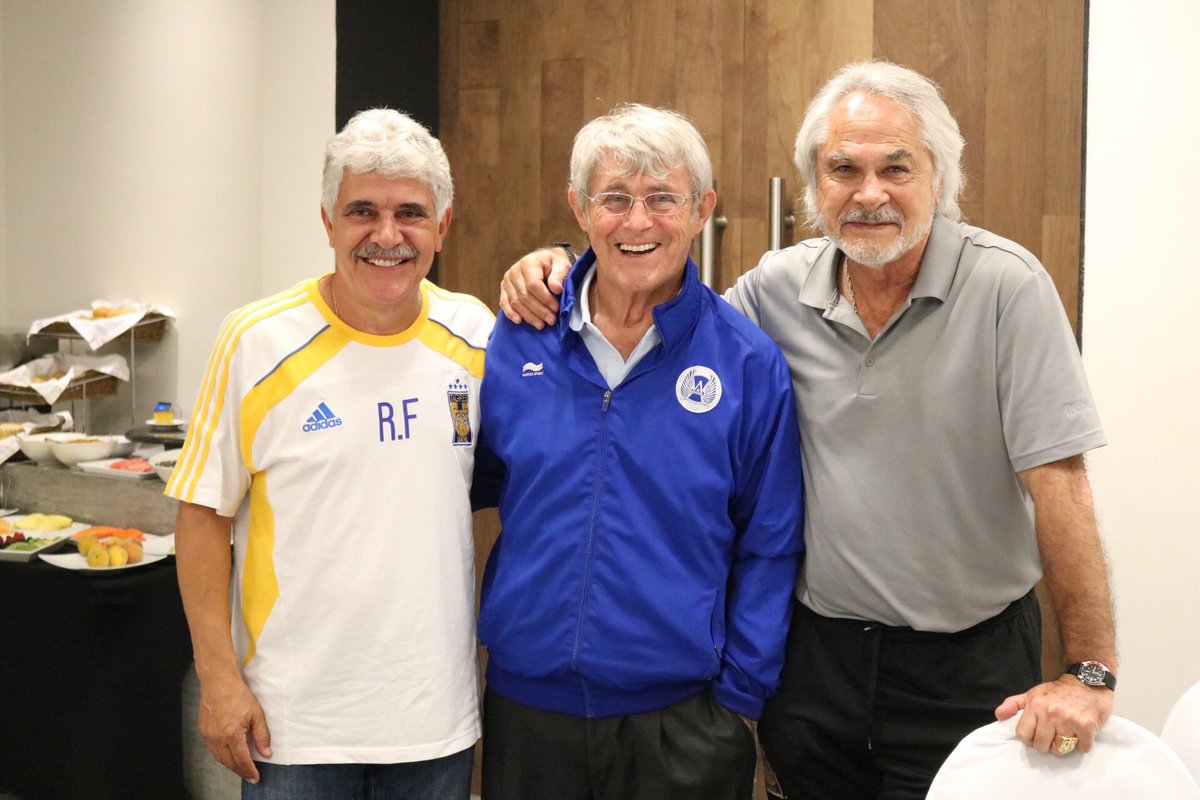 andremarinpuig's tweet photo. ¿Cuántos años de experiencia sumarán Bora Milutinovic, Ricardo Ferretti y Miguel Mejía Barón? https://t.co/Bn6LGDTXu4
