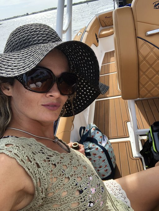 Boating day! Lovely weather! https://t.co/uu7U288lqR