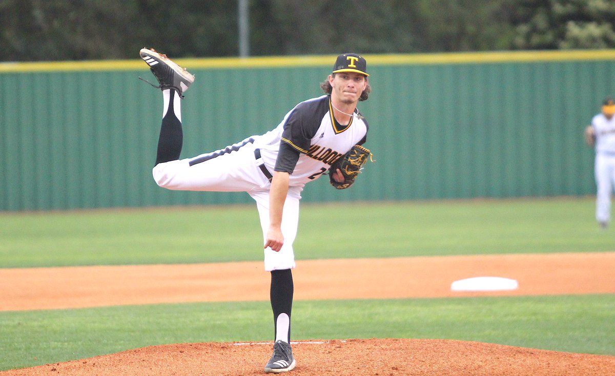 naterbater23's tweet photo. Just out here trying to ball with my bros on Game Day! #TLUBaseball #3StripeLife #TheFinalChapter #KB4 #Steezing https://t.co/whGO98sguu