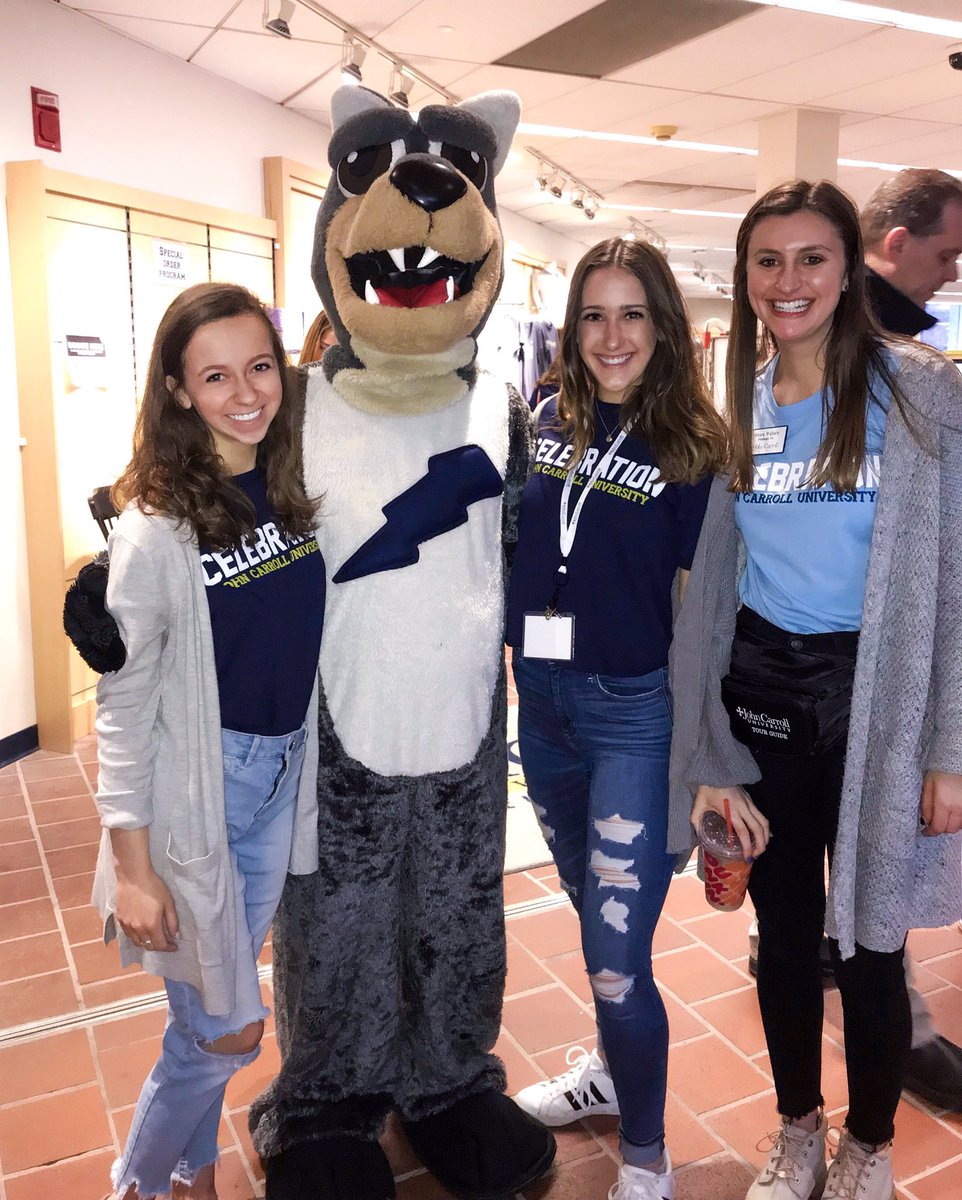 JCUGPhiB's tweet photo. Gamma Phi welcomes all the new Streaks at Celebration ⚡️💙@JohnCarrollU https://t.co/Qrmur1uWjT