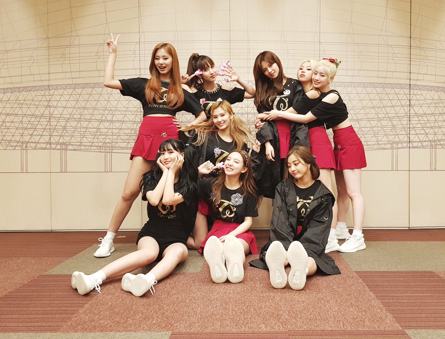 D26fX5CUwAAIn1N.jpg:orig