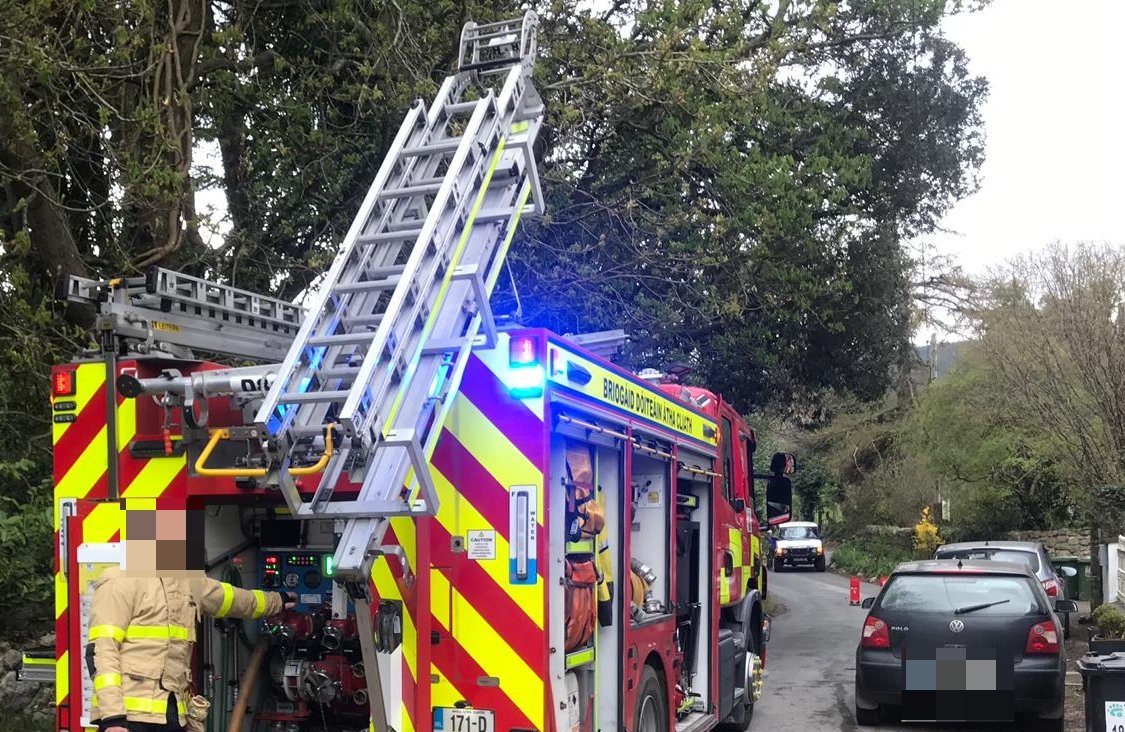 DubFireBrigade's tweet photo. We've 5 🚒 on scene at the fire in Tibradden, Rathfarnham. Mutton Lane is currently blocked as we extinguish the building fire #Dublin #fire #traffic @DCCTraffic @aaroadwatch https://t.co/tluvKzYm4V