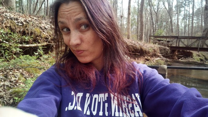 At camp with a crappy headache.  Getting ready to make glitter dipped cups. https://t.co/PXHYIjBqZ5