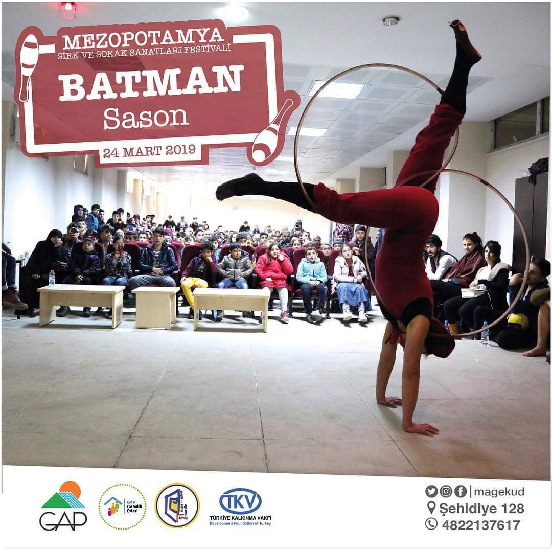MagekuD's tweet photo. Mardin, Adıyaman, Gaziantep, Kilis, Şanlıurfa ve 50+ ilçede dur durak bilmeden devam ediyoruz!

Mezopotamya Sirk ve Sokak Sanatları Festivali-Batman 2019-Sason
Sirk Batman'ı Geziyor...
#msafest #sirkbatmanıgeziyor #magekud #genclikevi  #unicefturkiye #sirk #sason  #batman https://t.co/8jtiQSVx2J