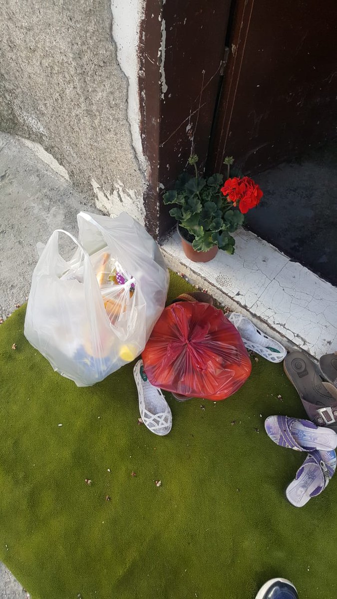 kkararinca's tweet photo. "Her minik tebessümünde ayrı bir cemre düşer yüreklere."🙂
Bahar kolisi dağıtımlarımız bugün de devam ediyor.🌺 https://t.co/qb70zZC5dG