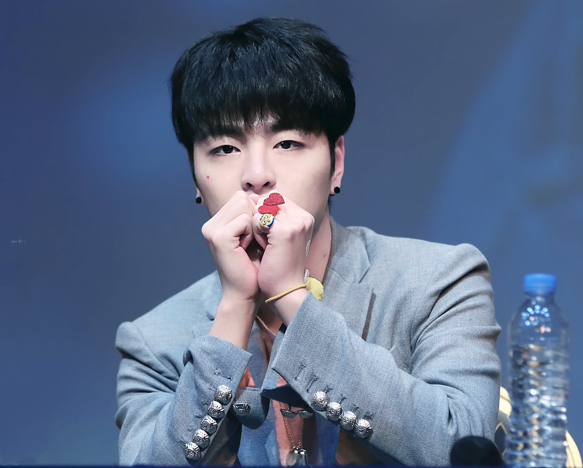 nunaanim's tweet photo. 그때의 너는 어쨌거나 줄곧 한 송이의 꽃이었음을.
- 하루의 꽃

#준회의_23번째_봄을_축하해 https://t.co/wg0rTdrEnr
