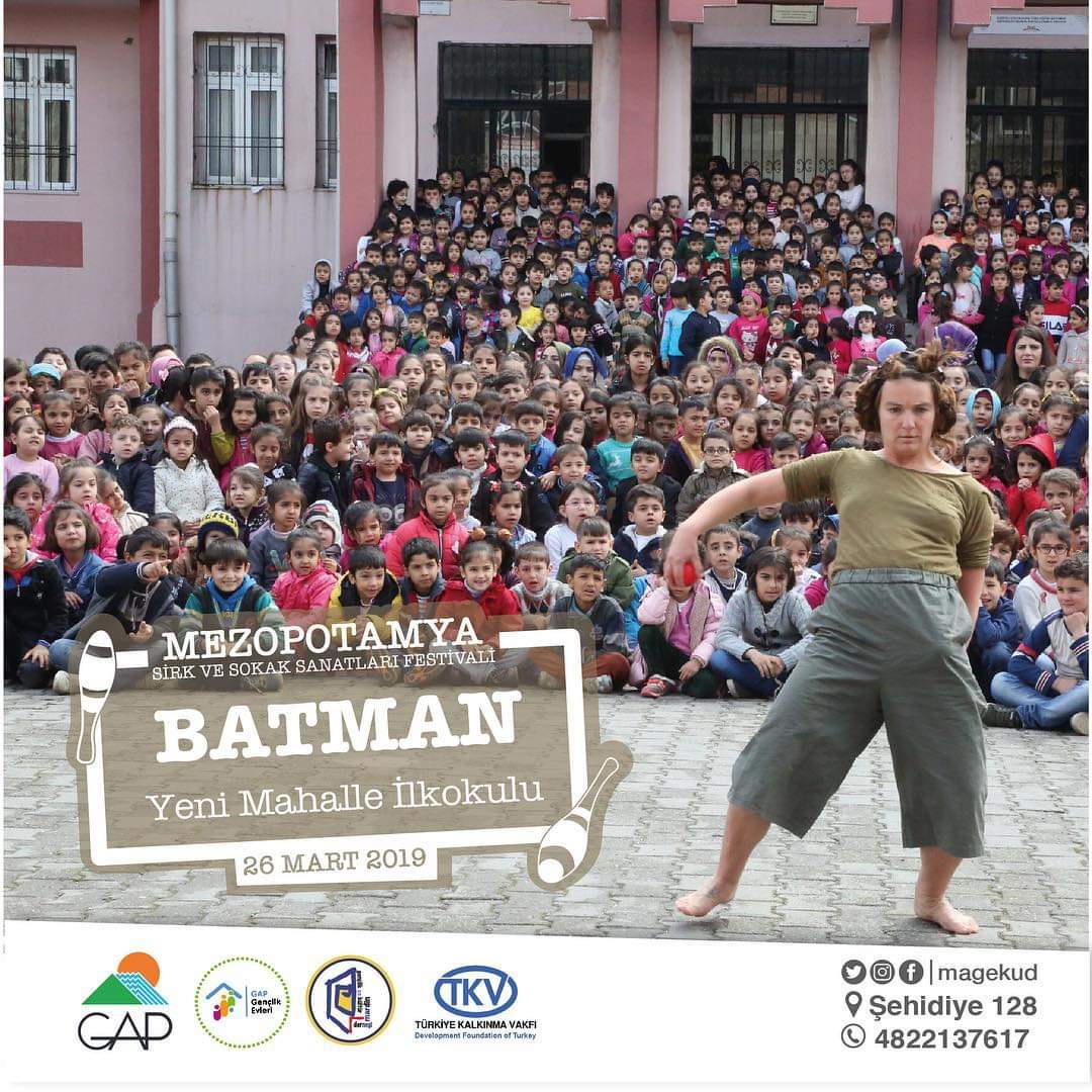 MagekuD's tweet photo. Mezopotamya Sirk ve Sokak Sanatları Festivali-Batman 2019-Yeni Mahalle İlkokulu
Sirk Batman'ı Geziyor... #msafest #sirkbatmanıgeziyor #magekud #genclikevi #gapbki #unicefturkiye #sirk #yenimahalleilkokulu #socialcircus #refugees #batman #cirquedusoleil https://t.co/cnNUEYuTBL