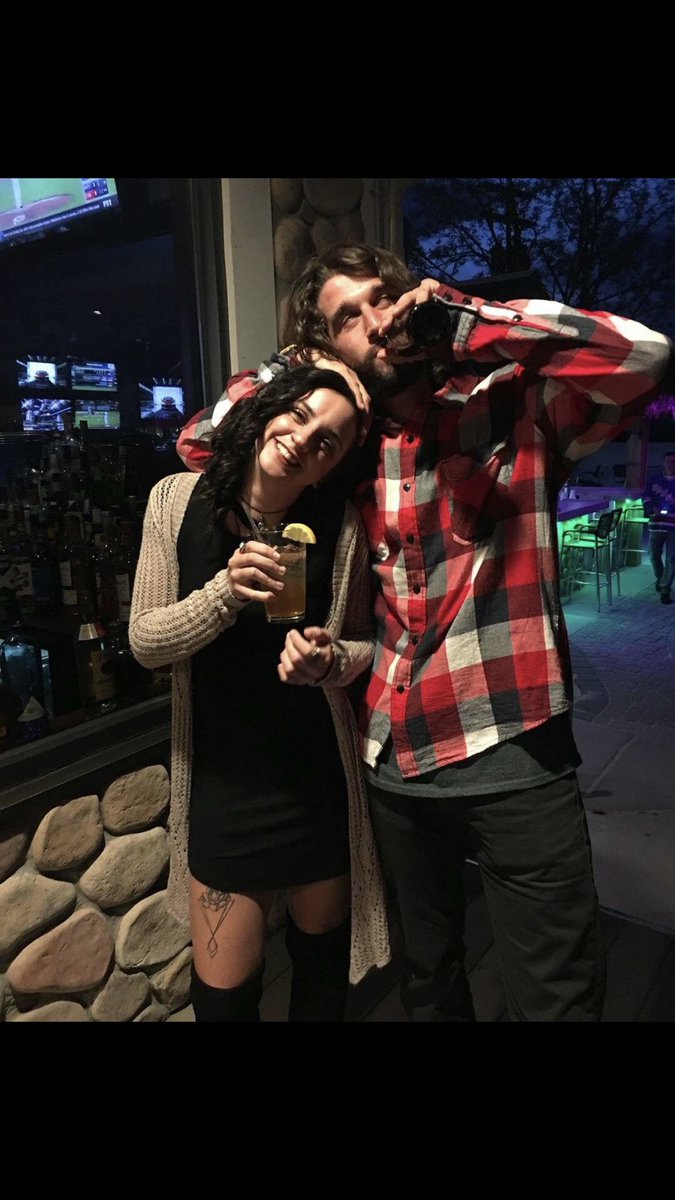 magers_mack's tweet photo. A couple weeks ago I was really going through some shit and My sister @lilstrangethang told me to suck it up and hustle like I do. Thanks for reminding me who the fuck I is 🖤🖤 https://t.co/klJGO6TCNS