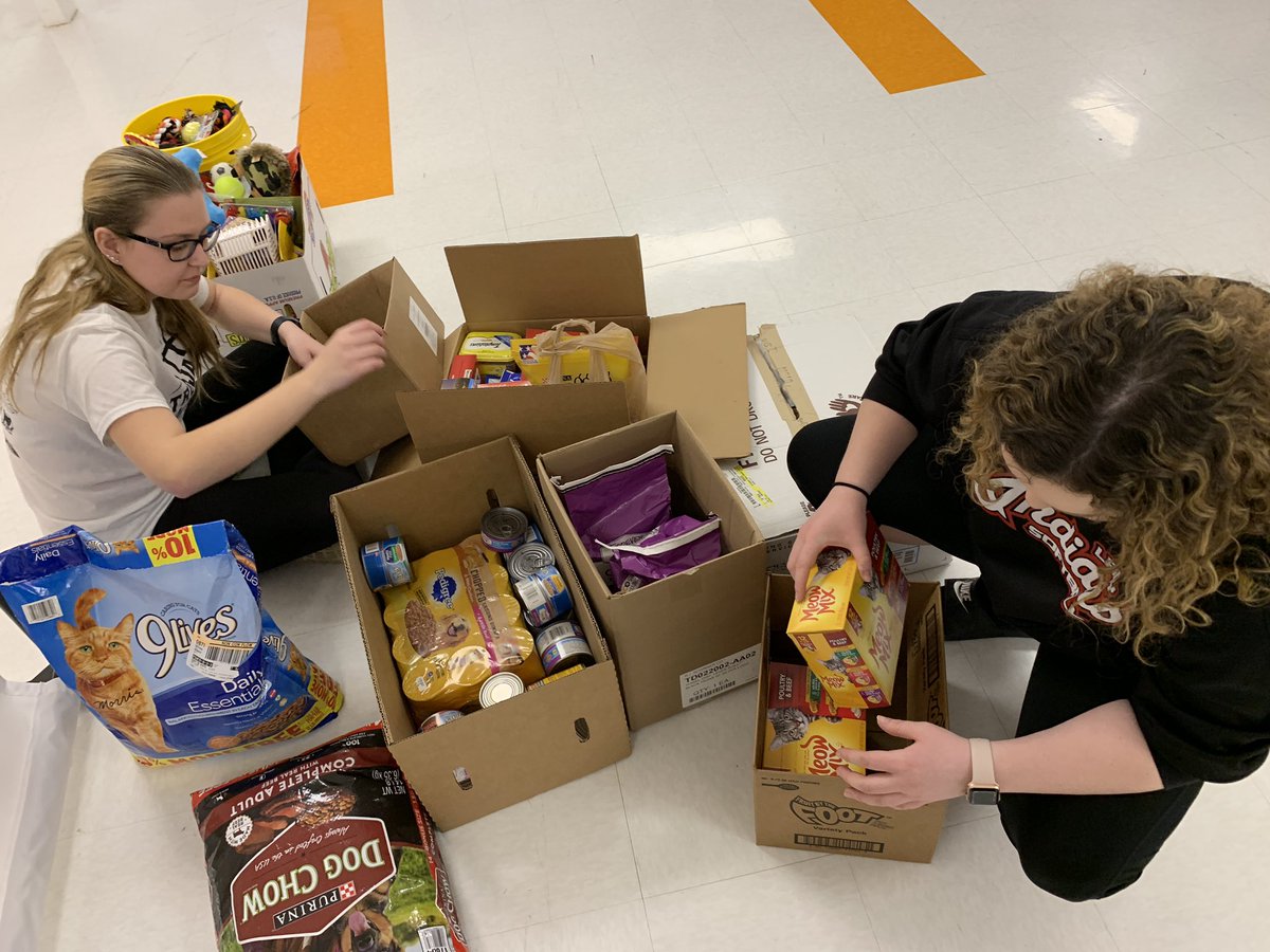 EHS StuCo members sorting and loading the bus full of donated items for the Fulton County Humane Society!  Way to go, Trojans! <a href="/MarybethDevries/">MaryBeth DeVries</a> #TrojanForce322 #stuco #studentcouncil #smalltownbighearts