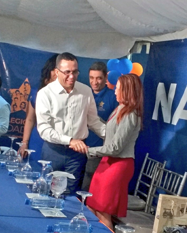 maribelSDE's tweet photo. @andresnavarrog Recibió el respaldo del movimiento Legión Ciudadana, compuesto por jóvenes, estudiantes universitarios, profesionales, empresarios y buenos residentes de este municipio que anhelan que Rep. Dom, avance cada día más, generando mayor bienestar social para la gente. https://t.co/nnjYmcp13N