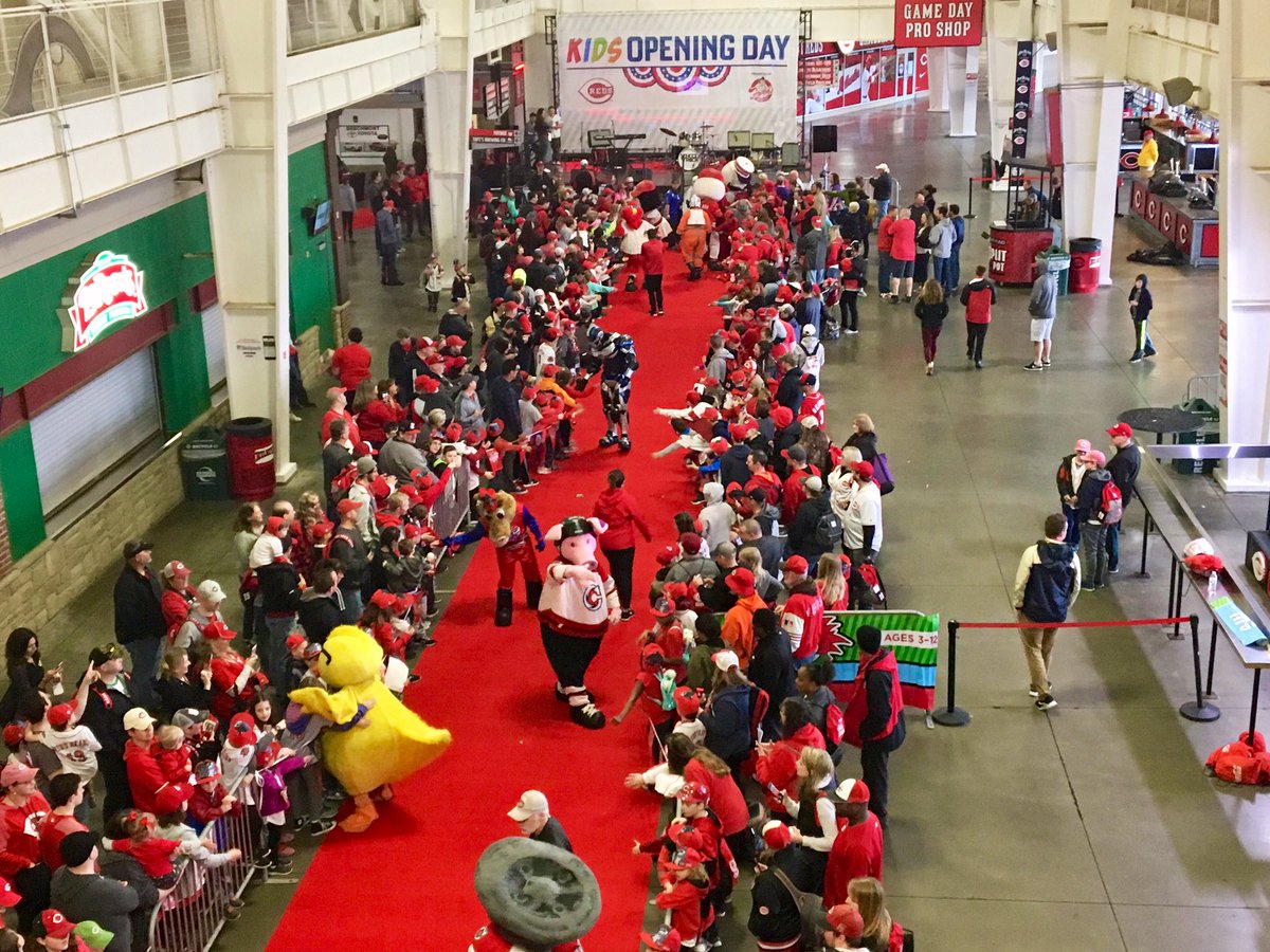 Mascotmania! 🙌

#RedsKidsOpeningDay