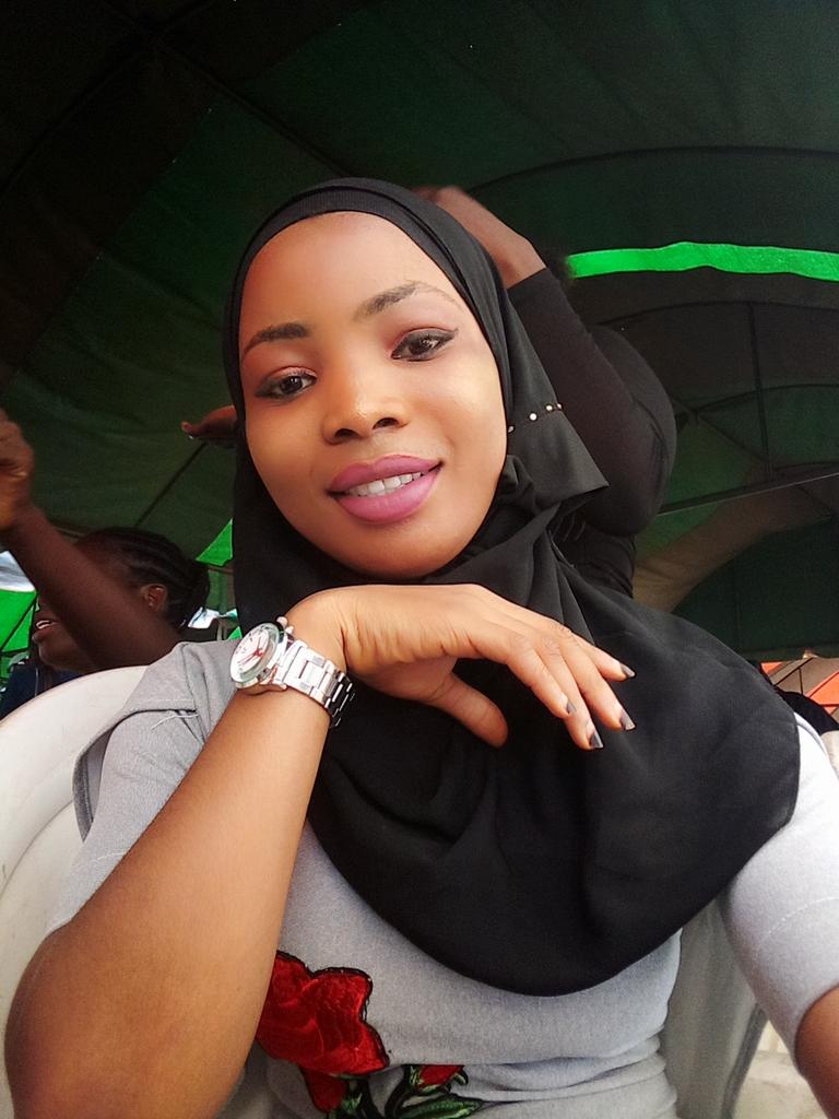 Maryam_shay's tweet photo. In Addy to all April born
If u are proudly April born rep ur day
Me:April 7 https://t.co/4t06Fi2S2f