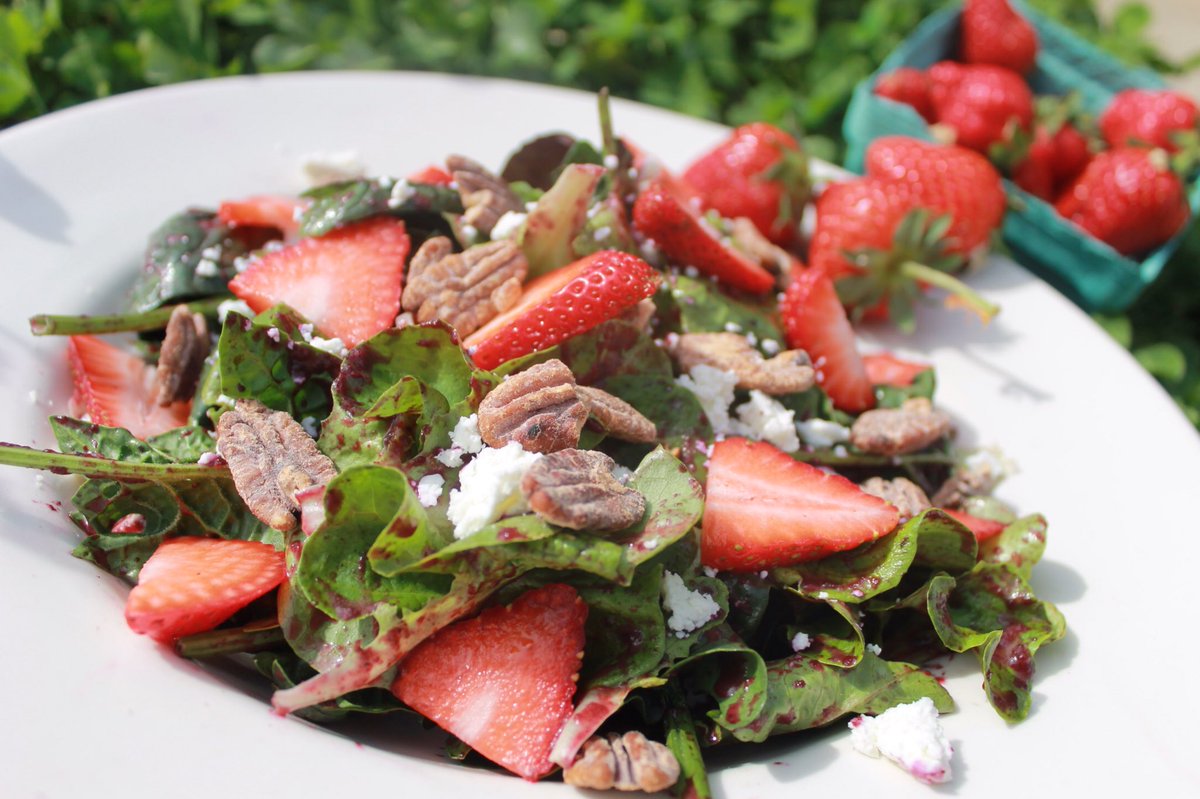 ReverenceCafe's tweet photo. #strawberrysalad #strawberries #reverencefarmscafe #farmwithatabletoshare #saxapahaw #grahamnc #mebane #hawriver #eatlocal #farmfresh https://t.co/1GKI33h7AJ