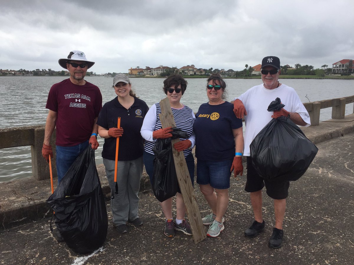 SpaceRotary's tweet photo. Space Center Rotary is representing at the 2019 TrashBash. Keeping our local waterways clean on a beautiful day! #BeTheInspiration https://t.co/kbLrTZk7ke