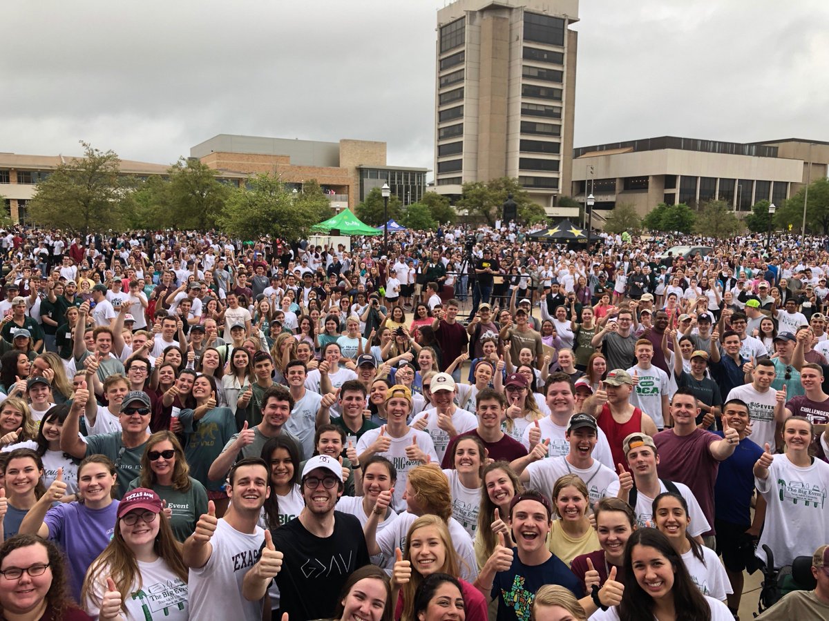 TAMU's tweet photo. This is what 19,000 Aggies ready to give back to their community looks like! Whoop!

📸: #PresYoung https://t.co/TVkL6qIaW3