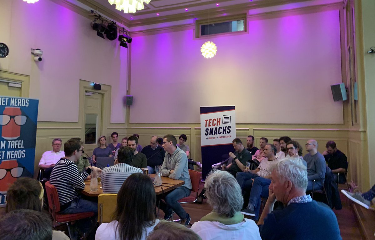 TechSnacksNL's tweet photo. Met veel plezier het voorprogramma verzorgd met de vrienden van @tech45cast bij de eerst editie van @MetNerdsOmTafel live! Nu de nerds zelf achter de microfoons in @DeBalie. https://t.co/sfIOvqmS7L