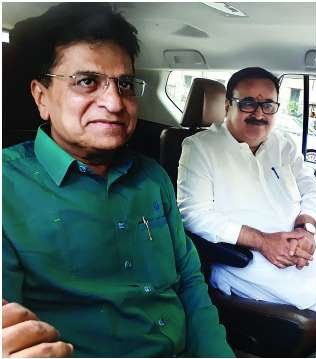 jdipali's tweet photo. 'अफझल खान' अशी टीका करणारे आज गळाभेट घेतायत आणि पक्षासाठी 'मातोश्री'वर टिकाटिप्पणी करणा-यांना खासदार असूनही तिकीटासाठी दारोदारी भटकावं लागतंय....'सत्ता सर्वतोपरी' https://t.co/0biSXYsaN6