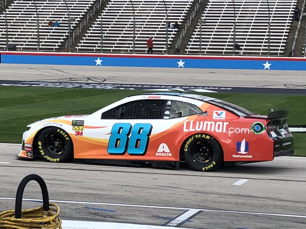 llumarfilms's tweet image. The LLumar machine is back out on the track for final practice #LLumar88