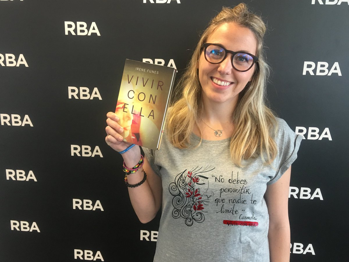 Camiseta de #vivirconella ya puedes adquirirla en la web de baobag.es en el apartado de colaboraciones. <a href="/RBALibros/">RBA Libros</a> Ilustraciones de <a href="/martarosellart/">Marta Rosell Art</a>