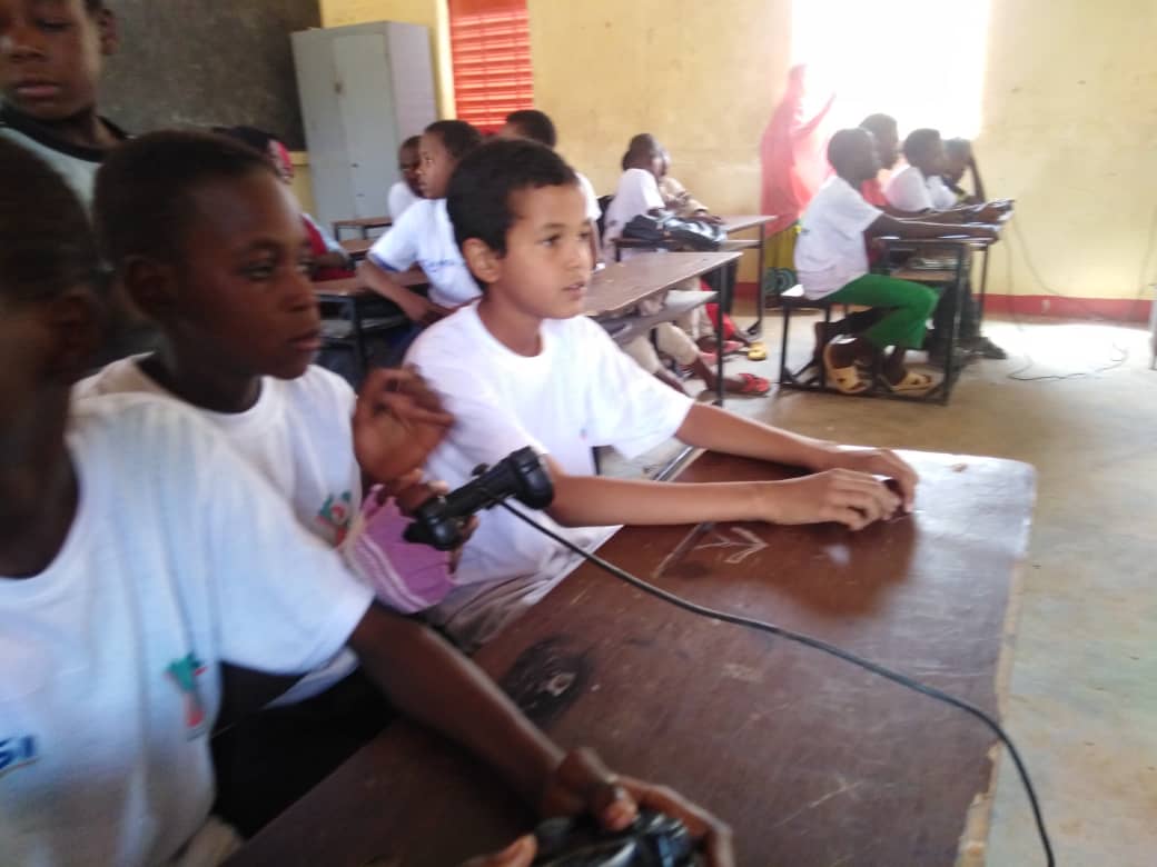 JPOTICNiger's tweet image. Les @JPOTICNiger, ça se passe aussi dans la cité de l&apos;Aïr #Agadez. 
Vivez en images 👇👇👇 la séance de coaching dispensée au Centre Ibrahim Oumarou où 3 écoles ont suivi la formation (Centre, Kantanga et Mixte) 💪👌👍

#Niger2.0 #Digital4Dev 🇳🇪

Cc @AnsiNiger