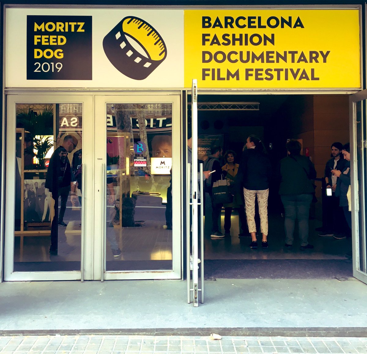 CATALUNYAFILMF's tweet photo. Altre manera de veure cinema: #MFD19 Mirades crítiques entorn la moda i la sostenibilitat. Bravo @MoritzFeedDog 💥💪 https://t.co/p1iGUKsmjF