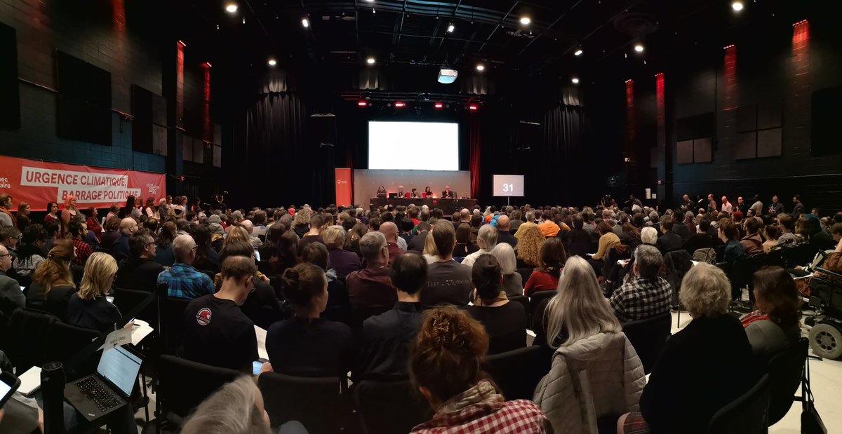 Nicolas_CLaunay's tweet photo. Une salle pleine pour discuter de signes religieux au #ConseilNational de @QuebecSolidaire. Nous serons bientôt fixé(e)s sur la position du parti. #polqc #assnat @tvanouvelles @icircpremiere @icirctele @vtele @LeDevoir @LP_LaPresse @CTVNews @mtlgazette @Global_Montreal https://t.co/4wzp9GRmW0