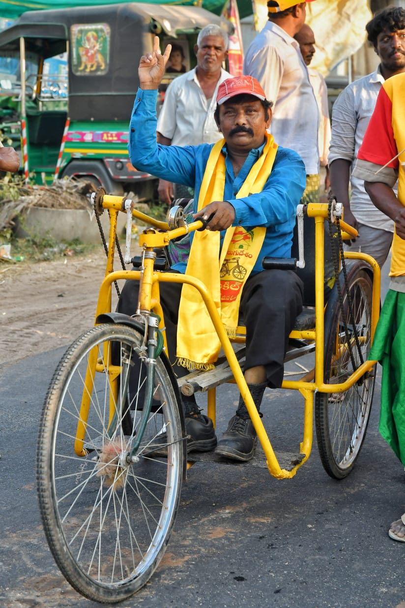 D26uQa3XQAEIV_q?format=jpg&name=large