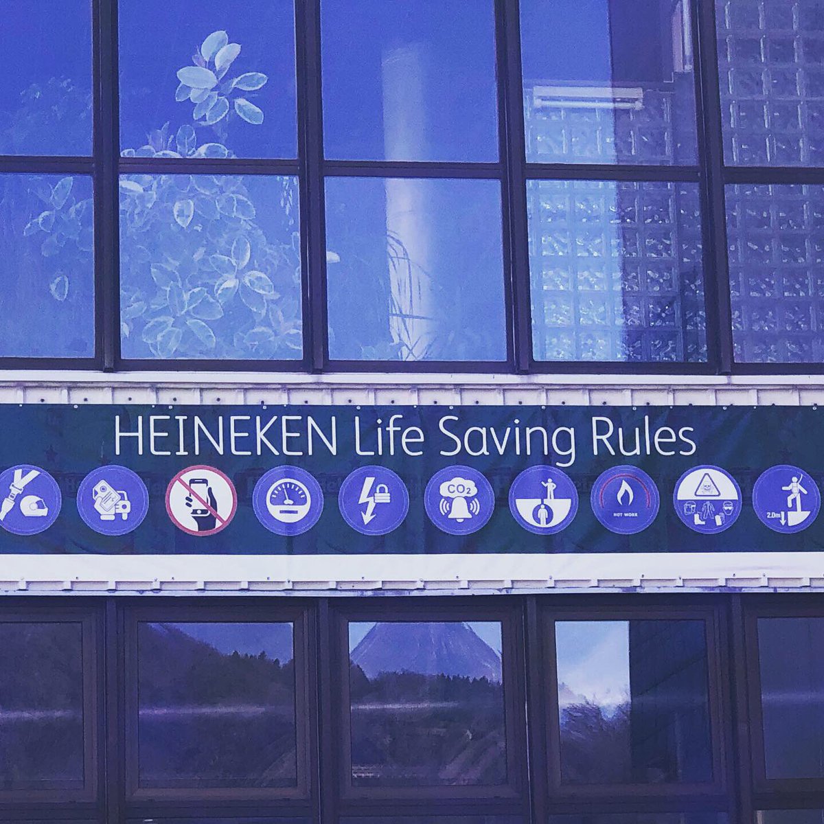 salso14's tweet photo. Heineken is Live Saving and Rules #Heineken #PivovarnaLasko #LaskoBreweri #LaskoBeer #breweri #BreweryTour #HowBeerIsMade #Lasko #Slovenia🇸🇮 #SafetyFirst https://t.co/Uvgic657QA