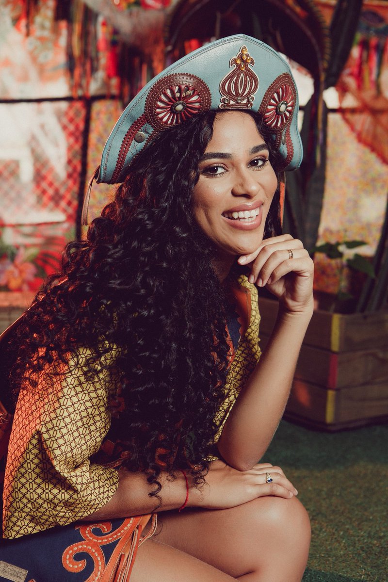 ElanaValenaria's tweet photo. Boa tarde Calorento, gostaram do ensaio? Quem ainda não viu corre pro @gshow

Fotos: Isabella Pinheiro 
Entrevista: Ariane Ducati
Produção: Juliana Pinna
Maquiagem: Fernanda Loge
Cabelo: Monalisa Germano
Agradecimentos: Feira de São Cristóvão, Barraca da Chiquita e Marcelo Mimoso https://t.co/jvJHQbGmUV