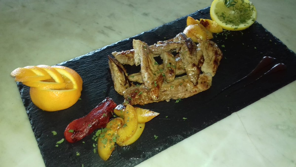 RestElPinito's tweet image. Solomillo troceado con guarnición de melocotón 🍑 y pimiento de piquillo ñomi ñomi #venacomer #tenerife #canarias #comidacanaria 📞922367057 No te lo puedes perder!