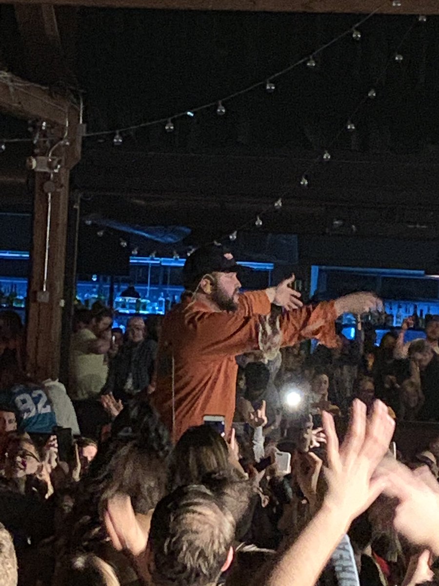 OnAirJustin's tweet photo. .@QuinnXCII is a fun interview and an even better performer. Great show last night at @ShowboxPresents. π§‘
#fromtourwithlove https://t.co/uAp5bzgQTw