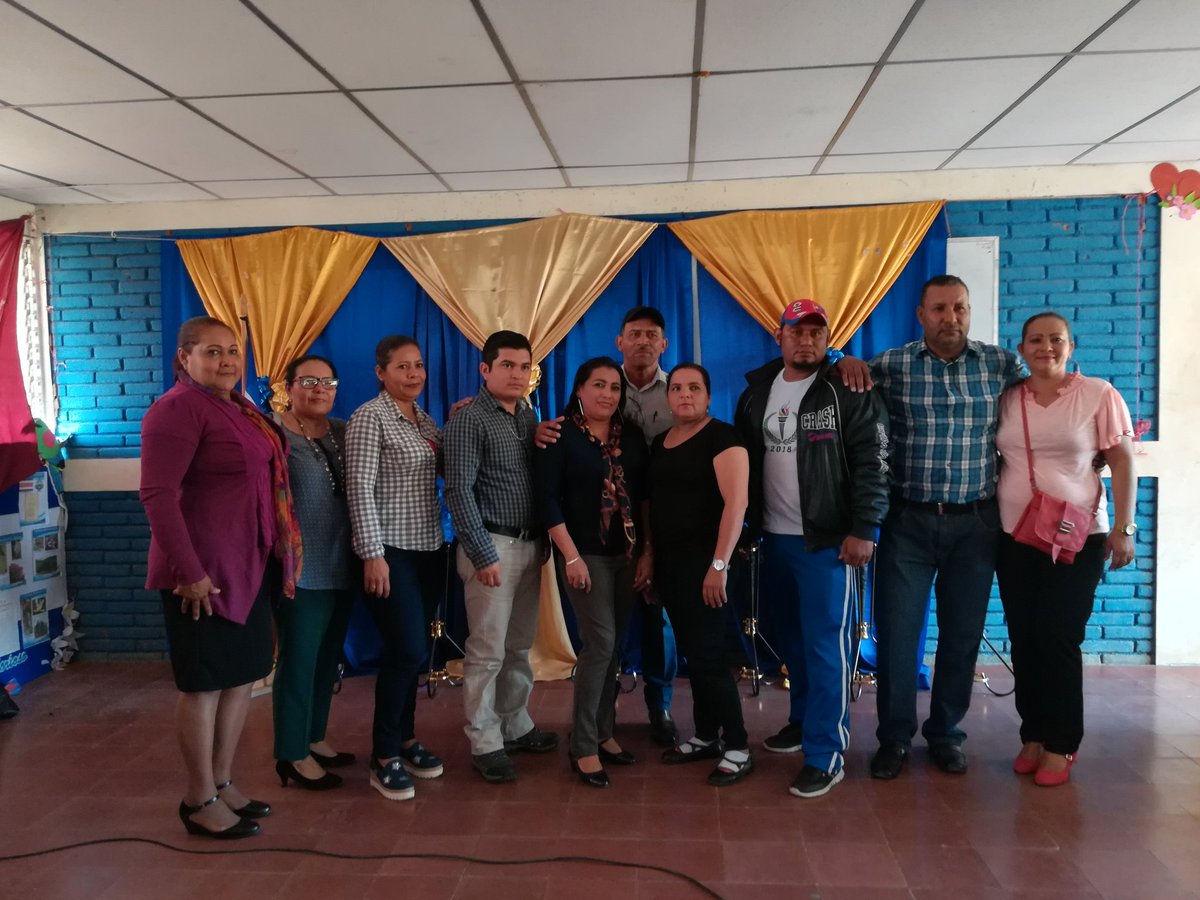 LucyMerlo7's tweet photo. #EnVicyoriasEducatvasInauguración del curso de formacion docente con estudiantes de la secundaria a distancia  en el campo. Un logro mas de nuestro Gobierno Sandinista continuando con la continuidad educativa en El Jicaro Nueva Segovia.@AmorNicaraguaD6 🇳🇮🔴⚫😎 https://t.co/exJeYCNKU5