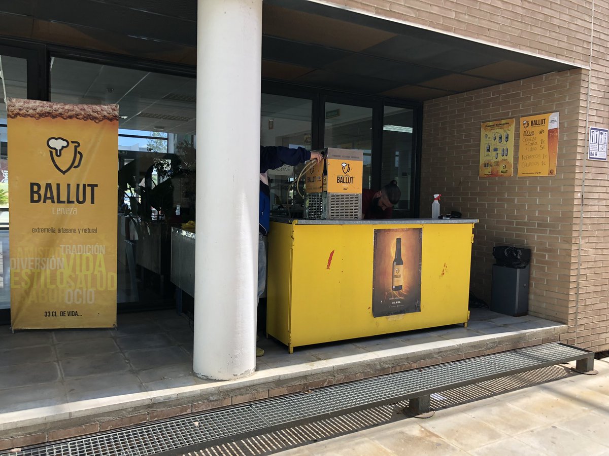 jeslozrog's tweet photo. También en #arduinoday2019 en la @eii_uex contamos con cerveza artesana extremeña #belona #ballut https://t.co/jLfM2DLM7S