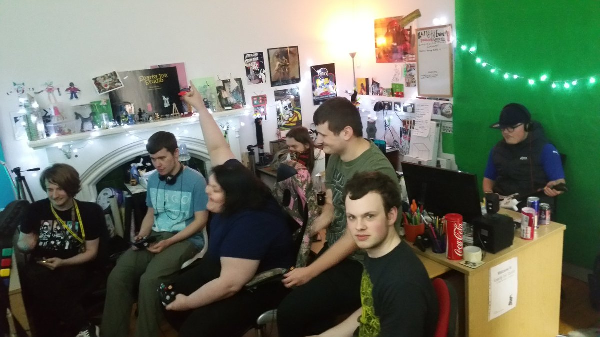 Sparky_inK's tweet photo. Our @8bit_evolved gamers Super Smashing it out on #SuperSmashBrosUltimate Amazing how our little studio manages to get so many gamers all such a tiny space. Thanx guys for making it a fab nite! https://t.co/GJxYZOG5o5