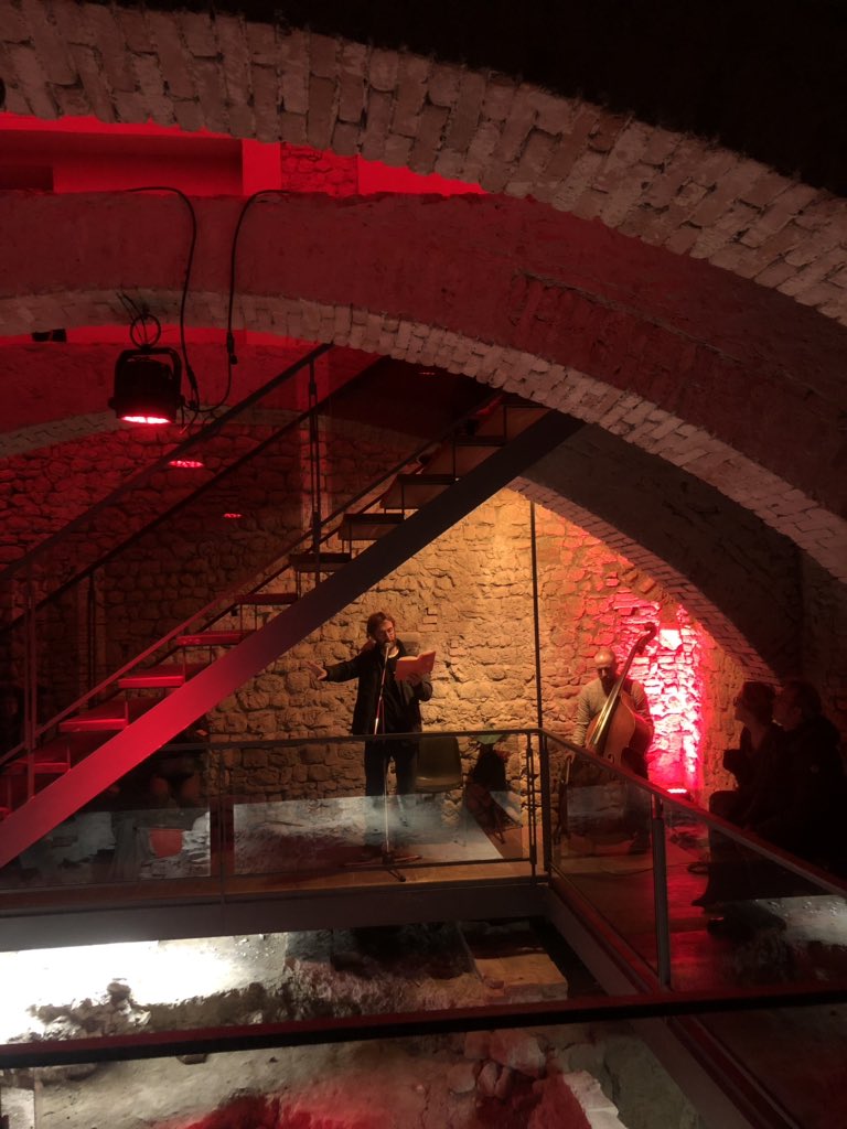 CalibroNewsroom's tweet photo. È alla misteriosa rotonda medievale che si congiungono le parole di Malcom Lowry, autore del romanzo “Sotto il Vulcano” che tratta di alcolismo e disperazione, e le note di Stefano Scodanibbio, contrabbassista, le cui composizioni si rifanno al famoso romanzo. #CaLibro https://t.co/IivXlgHodC