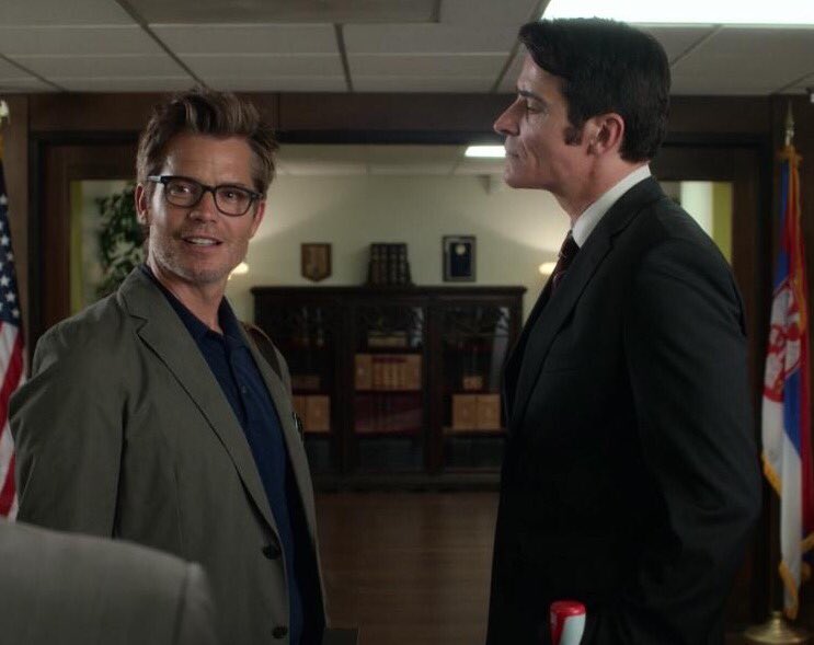 francescaaahhhh's tweet image. Timothy Olyphant wearing glasses. That's it. That's the tweet. #SantaClaritaDiet