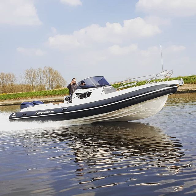 Technohull_BE's tweet photo. ❌ HAVE A NICE WEEKEND ❌ CAPELLI TEMPEST 900WA 🌊🌊💦 #ribs #rigidinflatableboats #boating #semirigides #boats #ppmowerboats #pneumatiques #bateaux https://t.co/yJslTx6B71 https://t.co/BeD3gEXvRs
