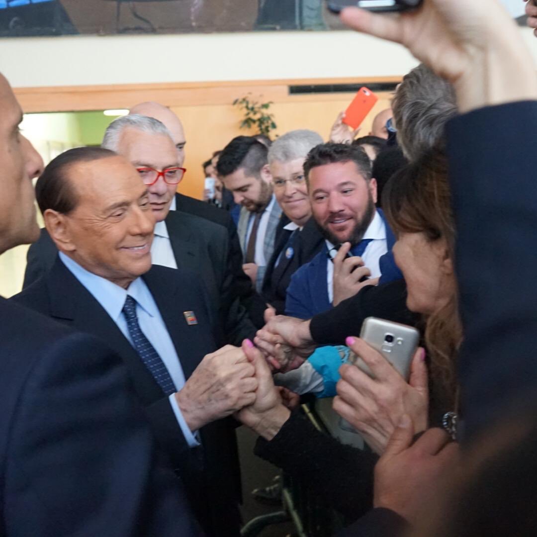 berlusconi's tweet image. Oggi è stata una grande giornata di festa per celebrare la nostra lunga #storia. Grazie a tutti voi per l’entusiasmo e l’affetto che mi avete dimostrato. Ora continuiamo a costruire insieme il futuro dell’#Italia e dell’#Europa! #forzaitalia
