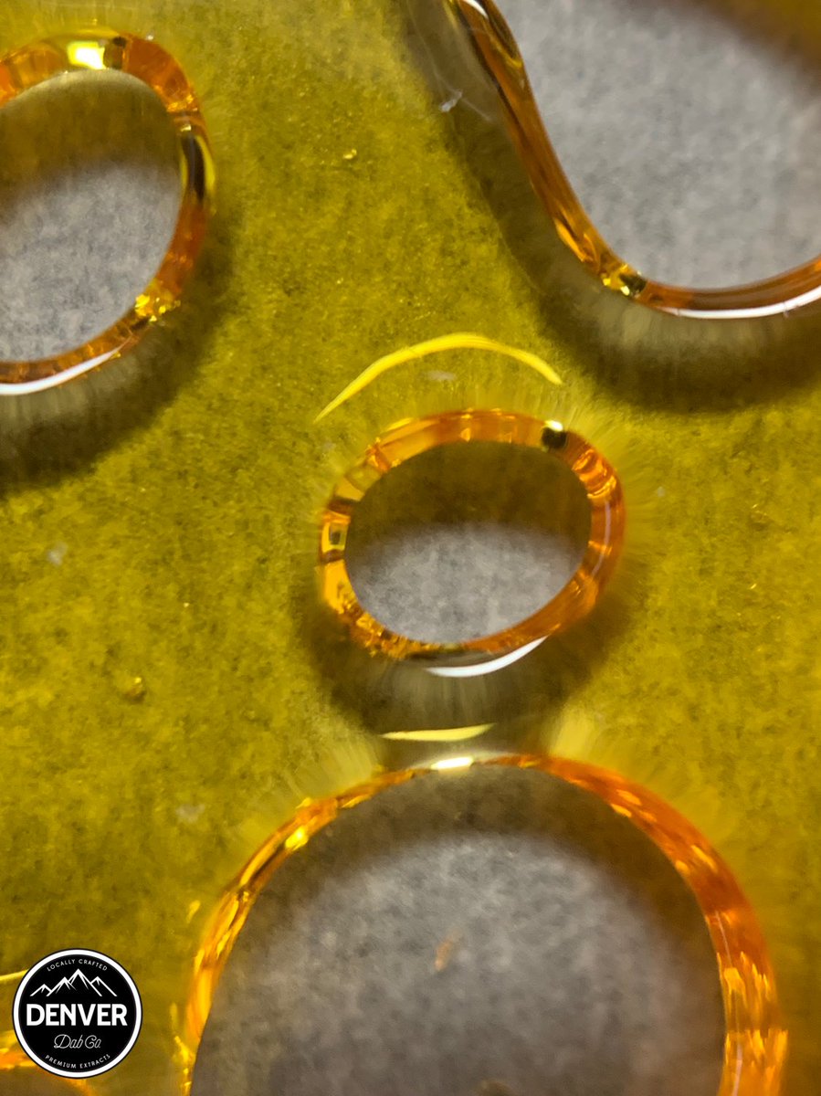 DenverDabCo's tweet photo. The moment you wake at noon and realize you slept #Shatterday away... you take a #macro pic of your #gram and #dab the whole thing... #hello! #DenverDabCo #Shatter #dabs #concentrates #ColoradoConcentrates #terps #terpsauce #wfayo #errl #dab #dabs #710society #fueledbythc https://t.co/aPQMpfI67w