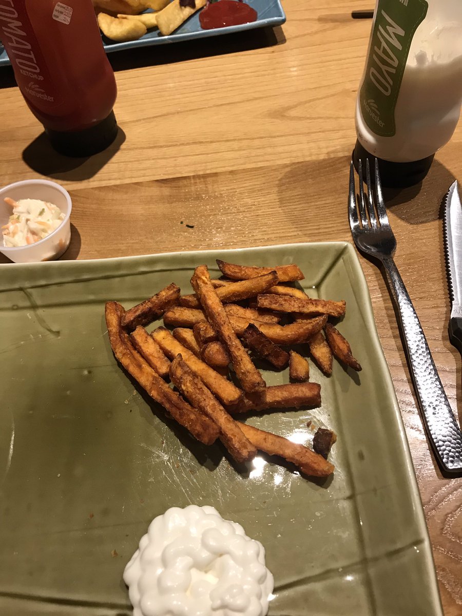 JoeCuth17's tweet photo. So apparently this is a portion of fries... I paid £1.49 for these and requested more, The kitchen refused and said it was an adequate portion. Cheers @HarvesterUK  in Nuneaton https://t.co/tE6J7zwl1y